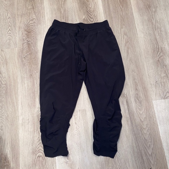 Athleta Pants - Athleta Black Cropped Ruched Pants